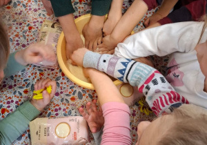 Wspólne mieszanie składników kaszoliny