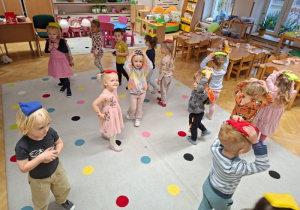 Zajęcia ruchowe z woreczkami gimnastycznymi