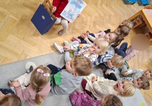 Ada odbiera nagrodę za uczestnictwo w konkursie