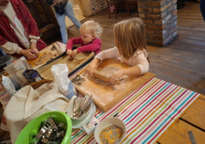 Wałkujemy ciasto na pierniczki