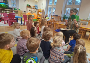 "Choinka zielona" - warsztaty plastyczne z p.Ewą cz 1