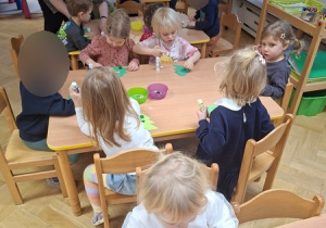 "Choinka zielona" - warsztaty plastyczne z p.Ewą cz 2