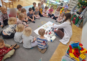 Warsztaty Labolo - zabawy eksperymentalne "Co lubią bakterie?" cz 1