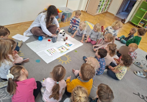 Warsztaty Labolo - zabawy eksperymentalne "Co lubią bakterie?" cz 2