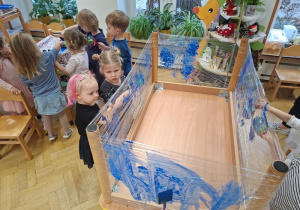 "Dzień Niebieski" - Innowacja Pedagogiczna - Malowanie na folii cz 1