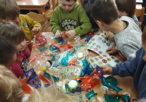 Otwieramy prezenty 3