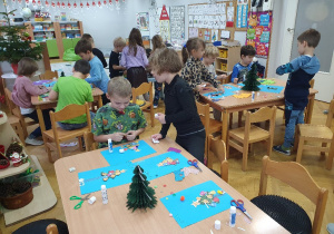 Ozdabiamy choinki - praca plastyczna