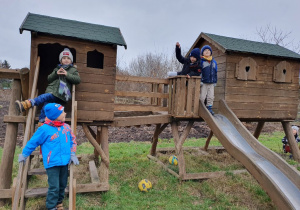Zabawy na placu zabaw w Siedlisku Cztery Pory Roku