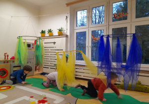 Sensoryczny tor przeszkód - Cos dla stópek, coś dla główek