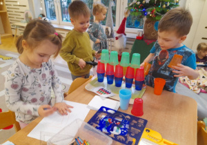 Uwielbiamy organizować sobie wolny czas, gdyż każdy czas w przedszkolu inspiruje i uczy