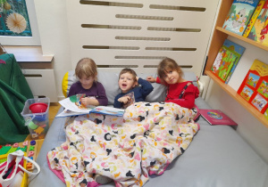 Uwielbiamy nasz kącik relaksu. Możemy tam odpocząć, porozmawiać i wspólnie pobyć