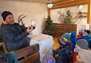 Mieliśmy okazję obejrzeć różne rodzaje jajek - przy okazji przemycając zabawy matematyczne