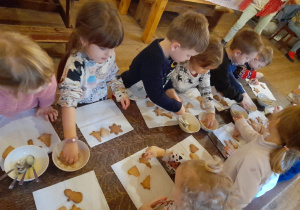 Kolejnym zadaniem było przygotowanie i ozdabianie pierniczków