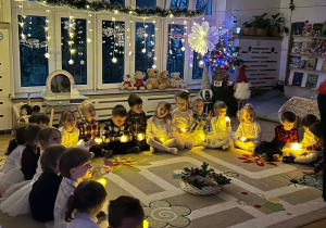 a gdy zrobiło się ciemno nasze światełka oświetlały mrok i dawały ciepło i nadzieję