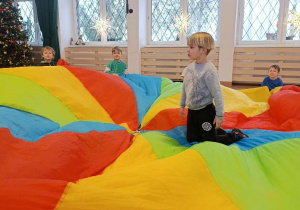 Zabawy z chustą animacyjną