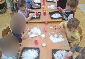 Zabawy ze śniegiem - zajęcia badawcze cz 2