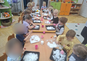 Zabawy ze śniegiem - zajęcia badawcze cz 4