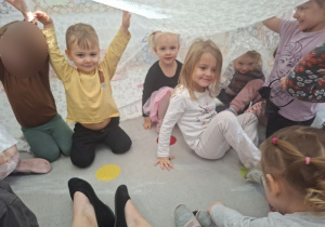 Dzień Biały - zabawy z białą firaną cz 2