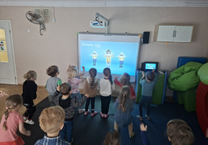 "Move and freeze" - gimnastyka z językiem angielskim