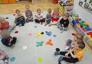 "Seasons" - utrwalenie nazw pór roku i ich cech charakterystycznych