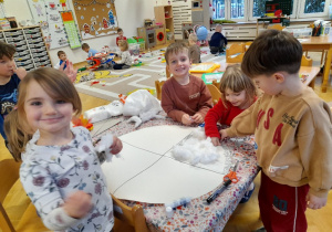 Nowy Rok rozpoczęliśmy od przygotowania Sensorycznego Zegara Pór Roku