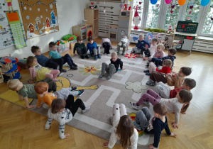 Na dywanie siedzi jeż - czyli jedne z naszych ulubionych zabaw w naśladowanie