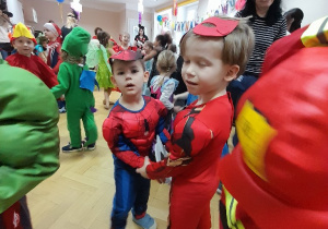 wystarczyło zaprosić do tańca kolegę lub koleżankę i nóżki same niosły