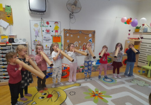 Okazuje się, że zwykła tuba a daje tyle możliwości zabawy muzycznej, tanecznej, językowej, ruchowej i wyciszającej...