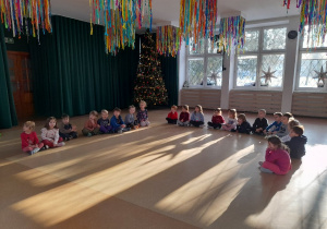 Słuchamy uważnie na zajęciach, aby nauczyć się jak najwięcej