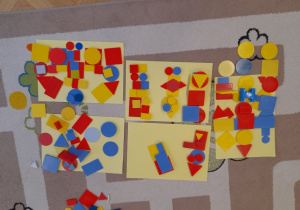 Nasze piękne roboty przyszłości z figur geometrycznych