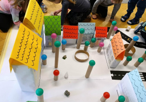 Budowanie miasta - Dzięcioły poznawanie zawodu rodziców