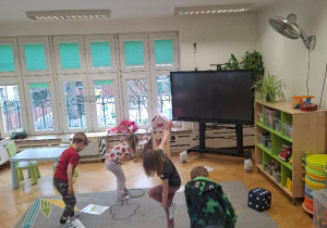 Gimnastyka z dinozaurami - zabawy ruchowe