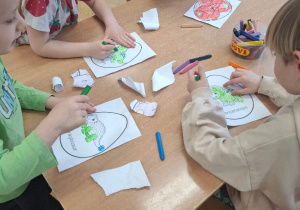 Odkrywanie ukrytych dinozaurów - zabawy plastyczne