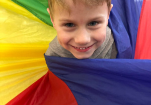 Zabawy animacyjne z chustą na specjalne życzenie solenizantów