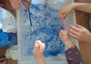 Zabawy sensoryczne z wodą