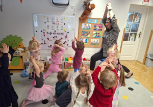 Pozycja "Wojownik" - Joga dla dzieci