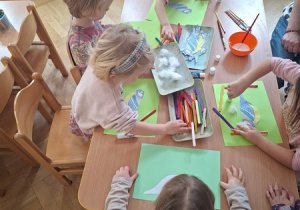 Karmnik dla Sikorek - zajęcia plastyczne