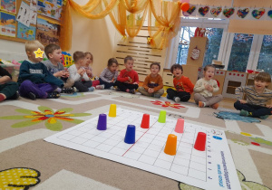 Dzień Kota był wspaniałą okazją do Kodowania na dywanie - tym razem z Kotkiem Bonifacym i Filemonkiem, którzy odkrywali przed nami ciekawostki o sobie i innych kotach