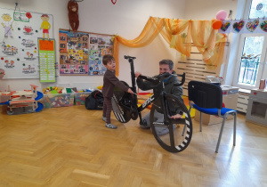 Nasz kolega Mikołaj wraz z Tatą przygotował dla nas wiele ciekawostek o rowerze i sprzęcie do tego sportu