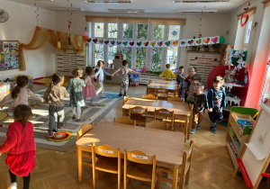 Idzie Wąż Sroczkowy - integracja to podstawa, gdy dobrze się ze sobą czujemy nauka lepiej wchodzi nam do główek