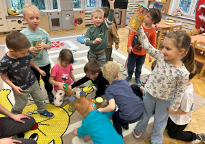 Nasze piękne eko grzechotki, które samodzielnie zrobiliśmy i ozdobiliśmy