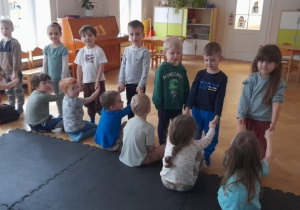 Zabawa "Huśtawka" - nauka współdziałania i koordynacji, dbamy o siebie na wzajem