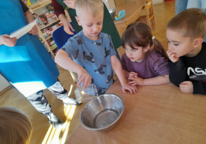 A wspólne gotowanie to piękne ćwiczenie doskonalenie umiejętności matematycznych - przeliczanie, odmierzanie, łączenie składników, współdziałanie, zapamiętanie składników