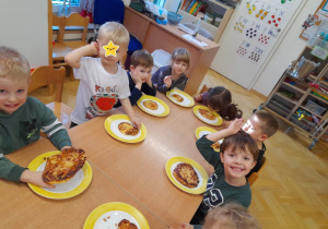 Cóż teraz wiemy już jak zrobić pizzę, także chętnie przygotujemy ją dla najbliższych w domu