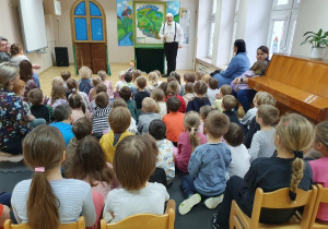 Oglądamy przedstawienie Lekcja i Polsce