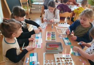 Tworzymy pociąg przyjaźni - praca plastyczna