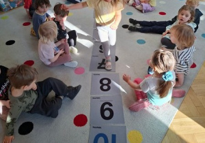 Zabawy matematyczne OGrody Williego - dywanik liczbowy cz 1