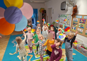 "Taniec kwiatów" przy dźwiękach "Secret Garden"