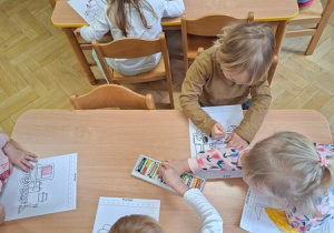 "Vehicles" - kolorowanka tematyczna