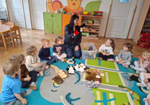 "Pacynkowy świat" - zabawy teatralne z okazji Międzynarodowego Dnia Teatru